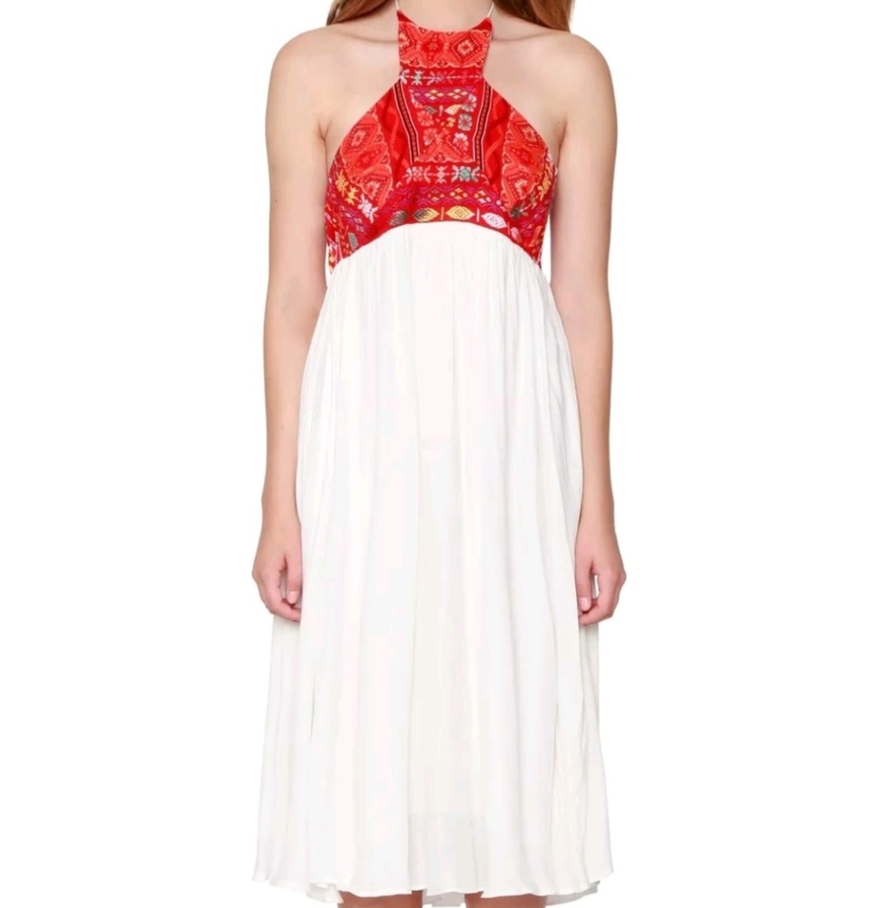 Embroidery sheath dress 💕 Medium